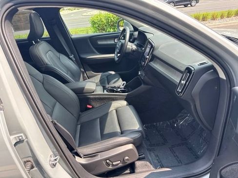 Certified 2025 Volvo XC40 B5 Plus AWD/4WD image 15