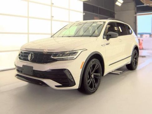 Used 2023 Volkswagen Tiguan SE R-Line AWD/4WD image 6