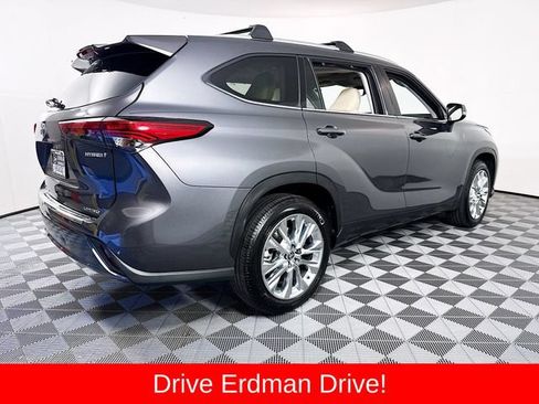 Used 2023 Toyota Highlander Limited FWD image 23