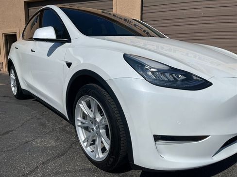 Used 2021 Tesla Model Y Long Range AWD/4WD image 21