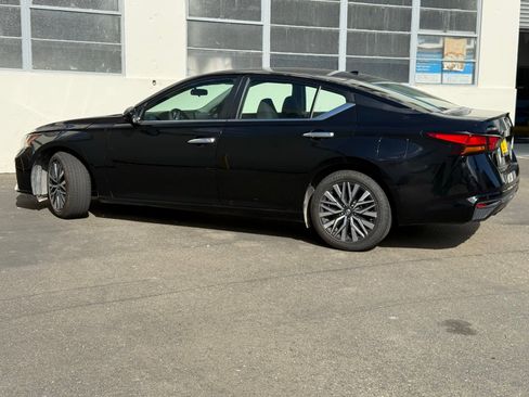 Used 2023 Nissan Altima 2.5 SV image 3