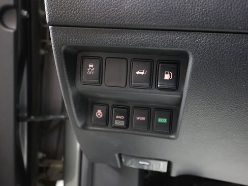 Used 2018 Nissan Rogue SV w/ Premium Package AWD/4WD image 32
