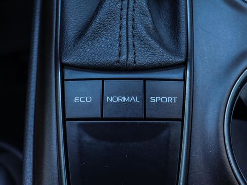 Used 2022 Toyota Camry SE image 28