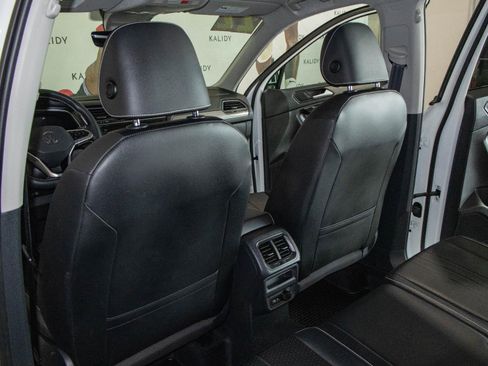 Used 2022 Volkswagen Tiguan SE image 9