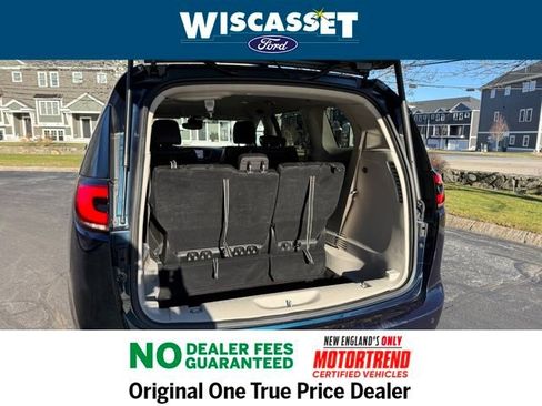 Used 2024 Chrysler Pacifica Touring-L image 12