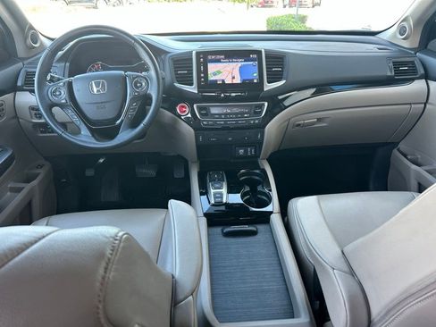 Used 2017 Honda Pilot Touring image 13