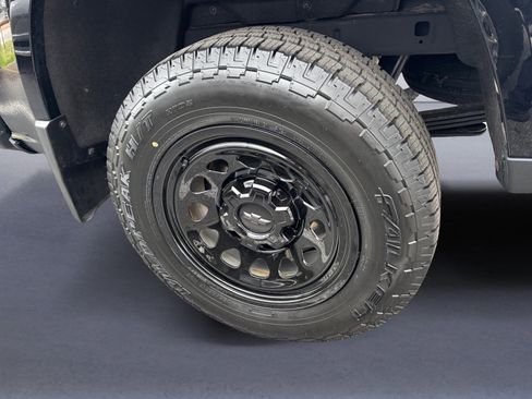 Used 2023 Chevrolet Colorado W/T image 11