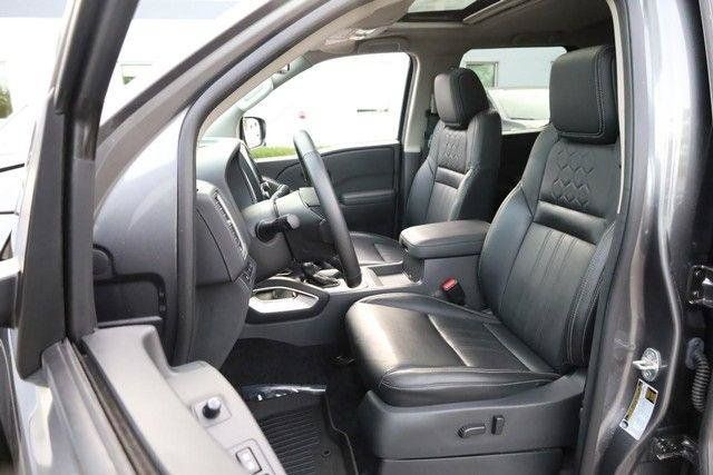 Used 2022 Nissan Frontier SV w/ SV Premium Package AWD/4WD image 8