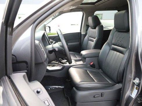 Used 2022 Nissan Frontier SV w/ SV Premium Package AWD/4WD image 8