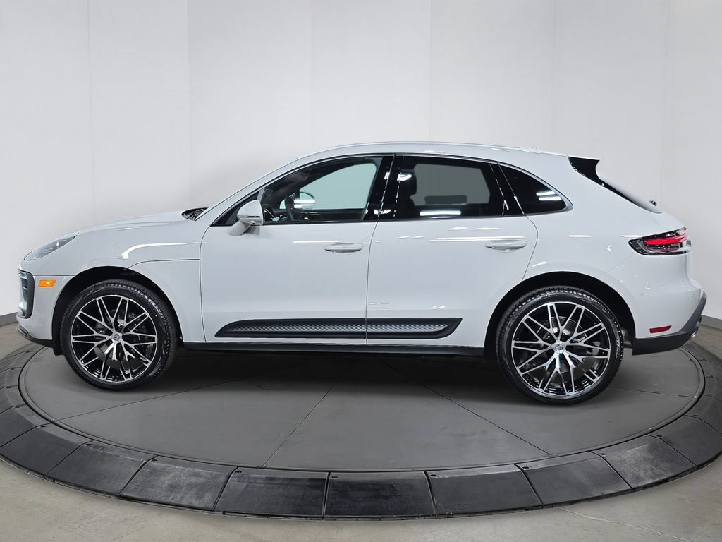 Certified 2026 Porsche Macan AWD/4WD image 2