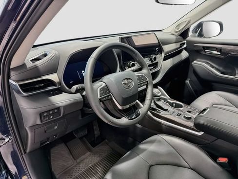 Certified 2026 Toyota Highlander Limited AWD/4WD image 8
