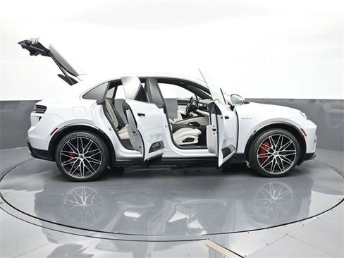 New 2025 Porsche Macan Turbo Electric image 38