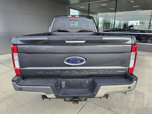 Used 2017 Ford F250 XLT w/ XLT Premium Package AWD/4WD image 4