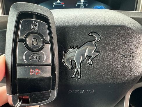 Used 2025 Ford Bronco Outer Banks image 32