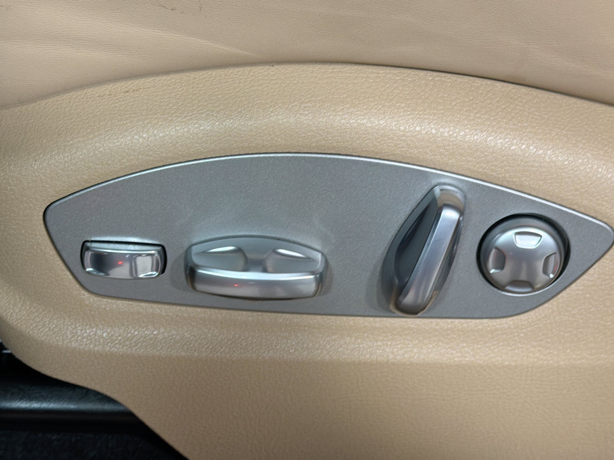 Certified 2026 Porsche Macan AWD/4WD image 25