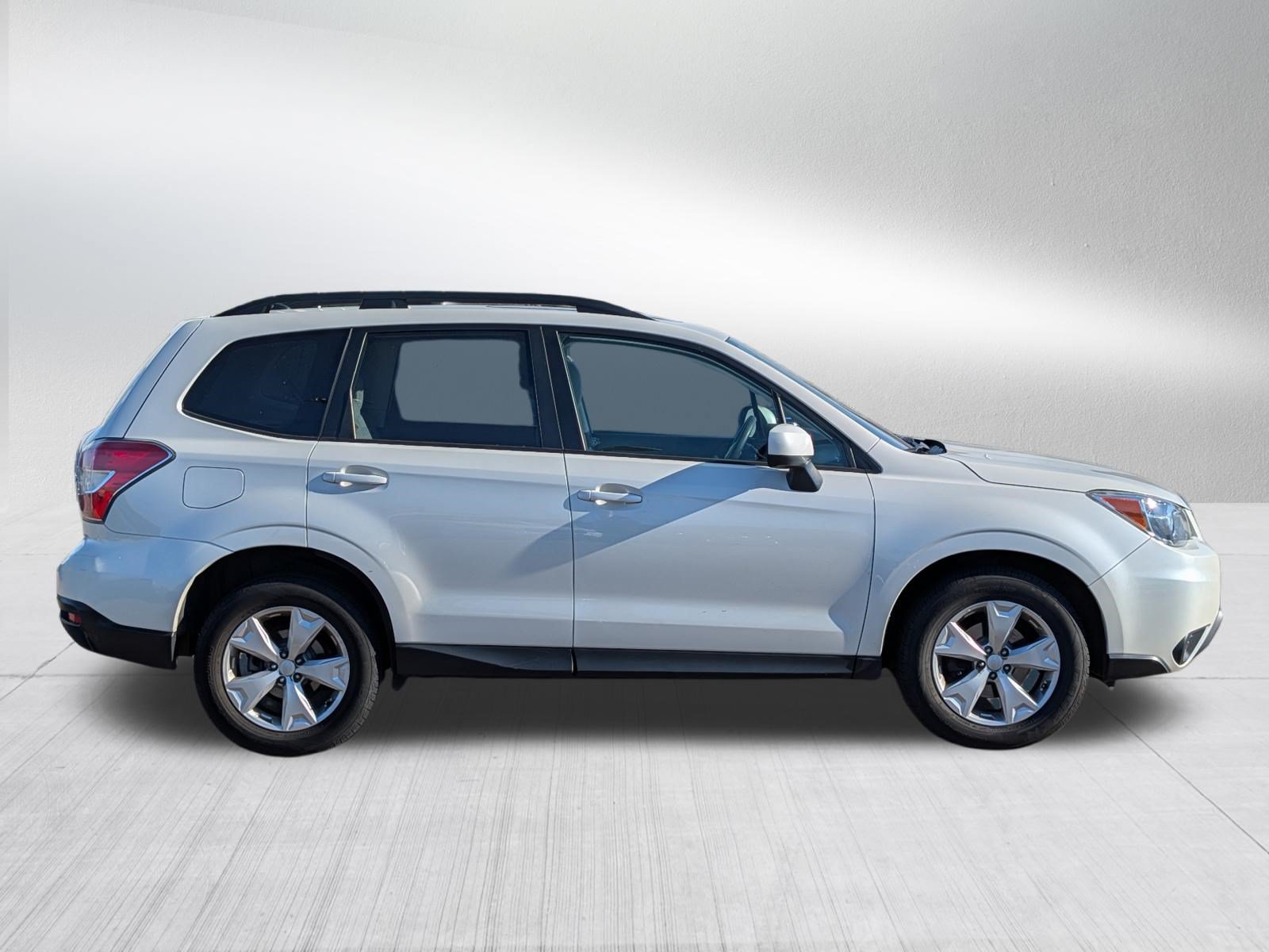 Used 2015 Subaru Forester 2.5i Premium w/ All-Weather Package AWD/4WD image 2