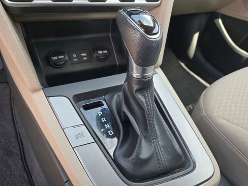 Used 2020 Hyundai Elantra SE FWD image 18
