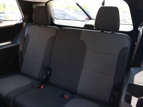 Used 2021 Chevrolet Traverse LS FWD image 33