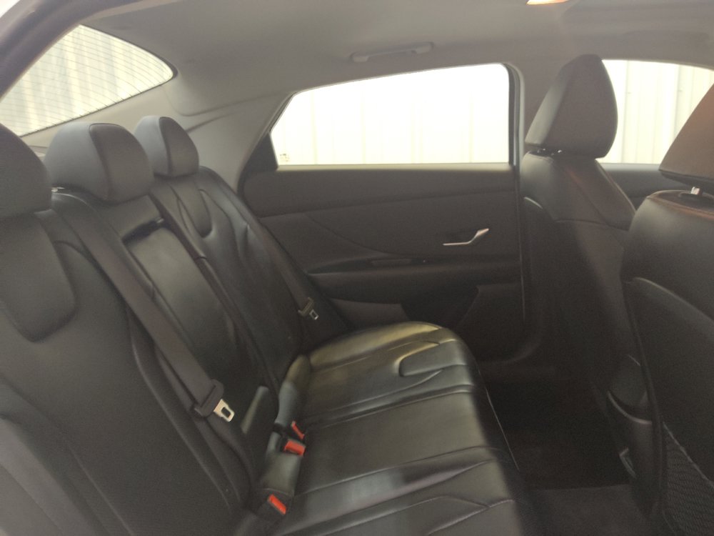 Used 2025 Hyundai Elantra Limited FWD image 19