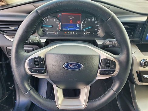 Used 2023 Ford Explorer XLT image 24