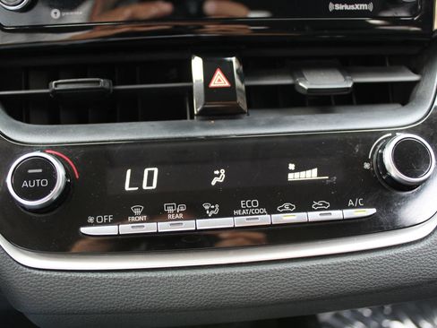 Used 2021 Toyota Corolla LE FWD image 21