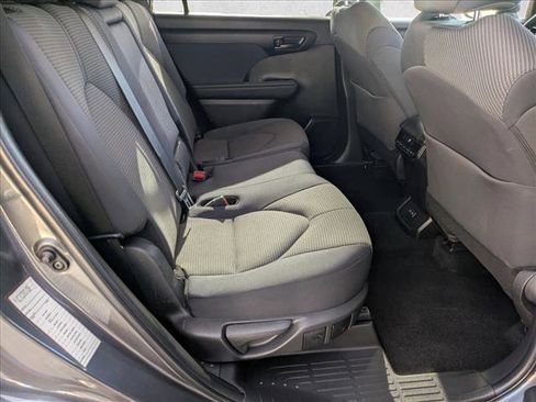 Used 2024 Toyota Highlander LE image 21