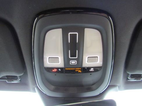 Used 2022 Volvo V90 B6 Cross Country image 51