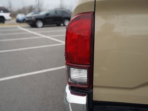 Used 2019 Toyota Tacoma TRD Off-Road image 39