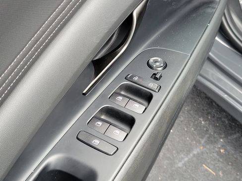 Used 2025 Hyundai Elantra Sport FWD image 18