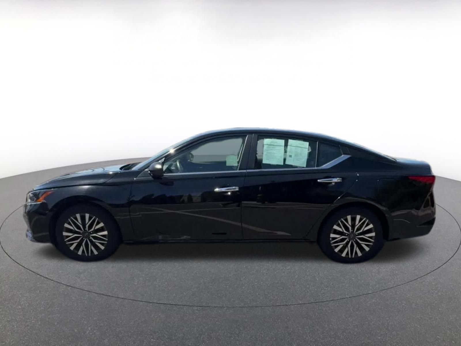Used 2025 Nissan Altima 2.5 SV FWD image 8