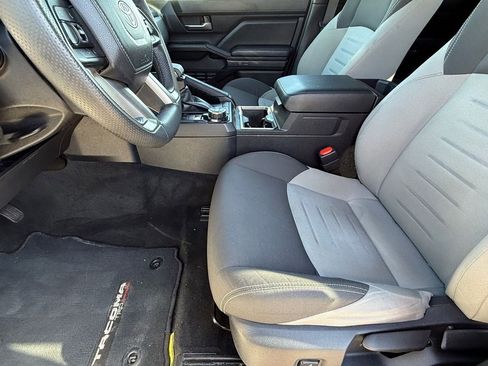 Used 2025 Toyota Tacoma TRD Off-Road AWD/4WD image 12