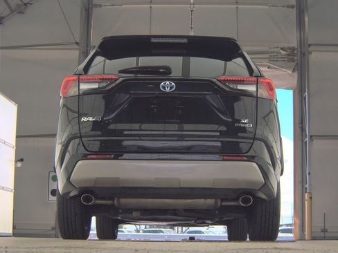 Used 2022 Toyota RAV4 SE w/ Convenience Package AWD/4WD image 9