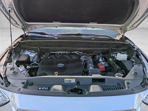 Used 2021 Toyota Highlander XLE FWD image 27