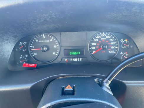 Used 2005 Ford F350 165 W.B. 2D image 12