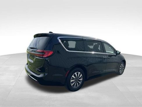 Used 2024 Chrysler Pacifica Limited FWD image 7