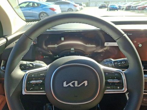 New 2026 Kia Carnival SX image 9