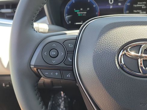 Used 2026 Toyota Corolla SE w/ SE Package image 7