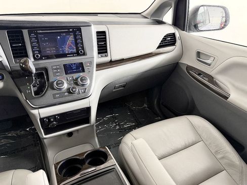 Used 2018 Toyota Sienna XLE w/ XLE Navigation Package AWD/4WD image 61