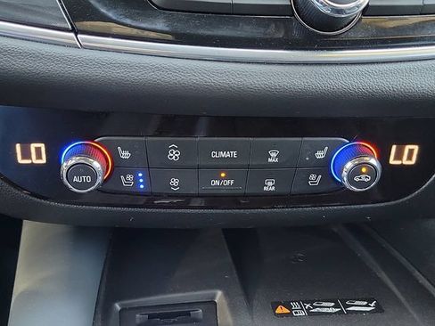 Used 2024 Buick Enclave Premium AWD/4WD image 15