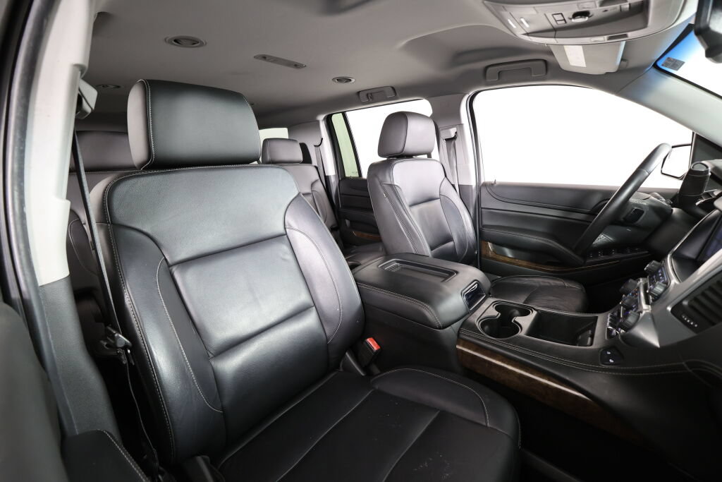 Used 2018 Chevrolet Suburban LT w/ Luxury Package RWD image 25