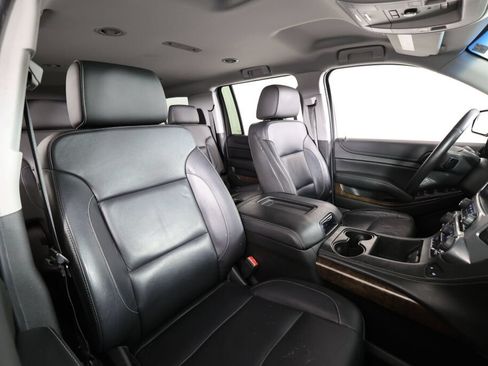 Used 2018 Chevrolet Suburban LT w/ Luxury Package RWD image 25