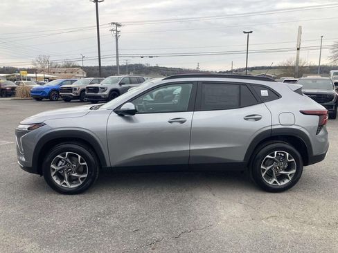 New 2026 Chevrolet Trax LT w/ Sunroof Package FWD image 7