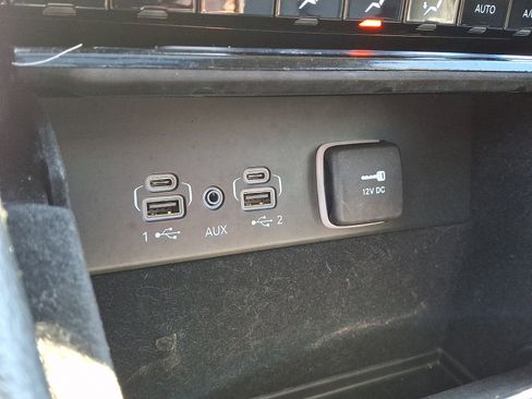Used 2023 Jeep Grand Cherokee L Limited AWD/4WD image 26