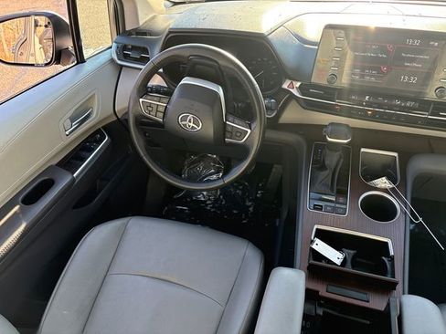 Used 2024 Toyota Sienna XLE image 20