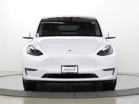 Used 2023 Tesla Model Y Long Range AWD/4WD image 2