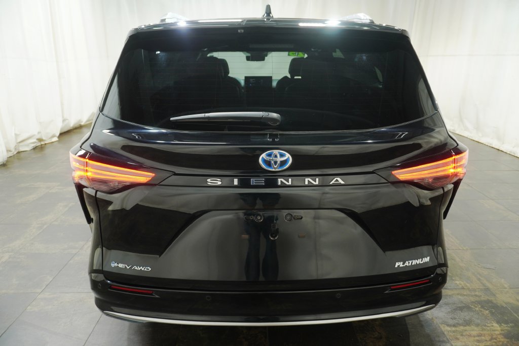 Used 2025 Toyota Sienna Platinum AWD/4WD image 5