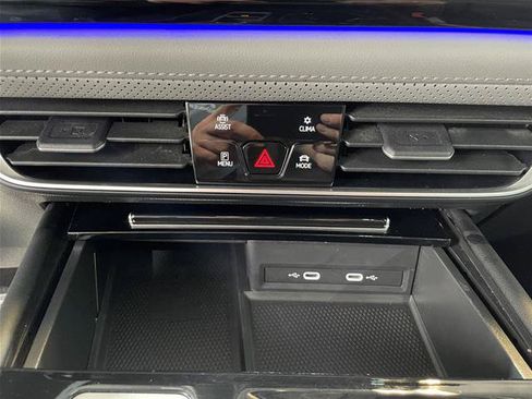 Used 2024 Volkswagen Atlas Peak Edition SEL AWD/4WD image 35