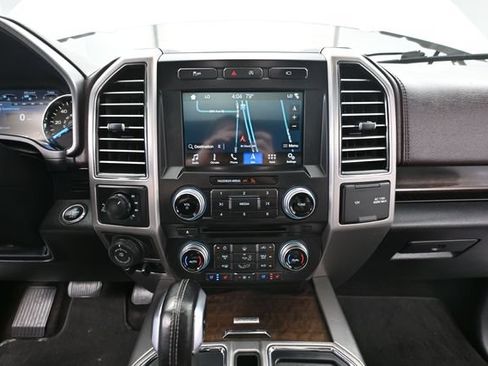 Used 2017 Ford F150 Platinum w/ Equipment Group 701A Luxury AWD/4WD image 30