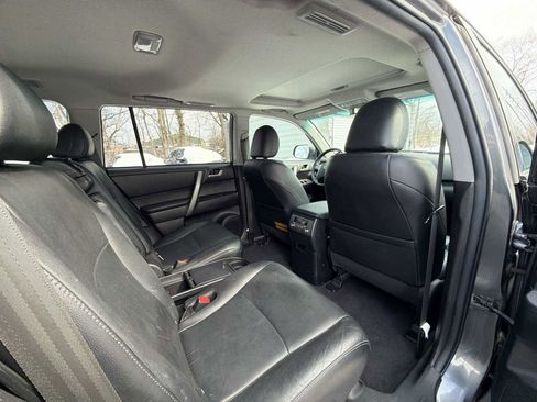 Used 2010 Toyota Highlander SE image 14