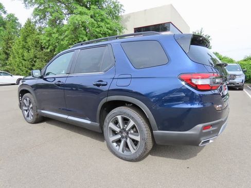New 2025 Honda Pilot Touring image 4